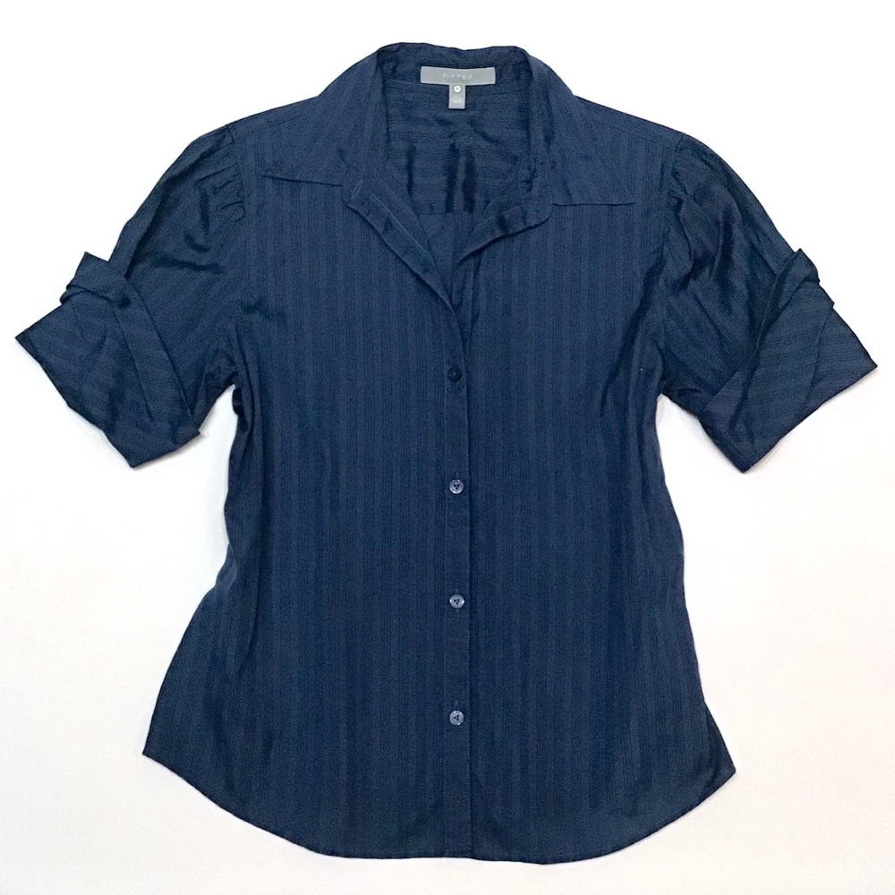Foxcroft Short Sleeve Navy Button Up
FLAWLESS.
